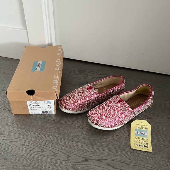 Toms Classic Pink Glitter Slip-on in Size Y5 - Picture 1 of 5